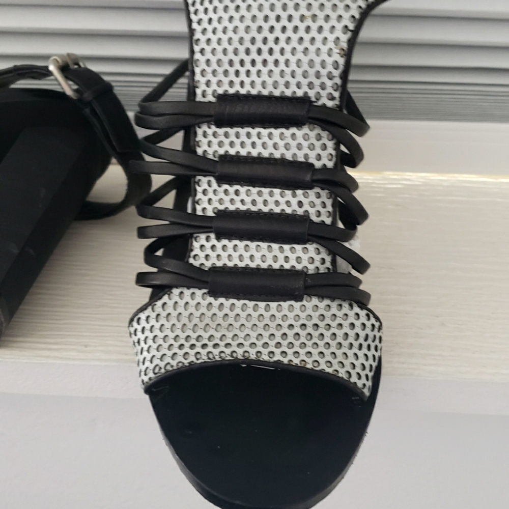 Lamb Bedford wide heeled sandal with ankle strap  slightly worn great shape